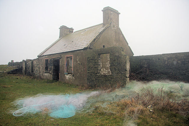 Q9974 : Old fisherman's cottage, Seafield Harbour