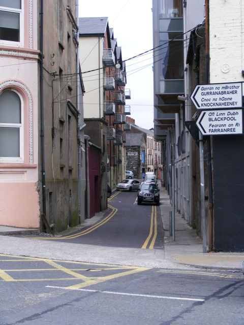 W6772 : Narrow Street off Mulgrave  Road, Cork