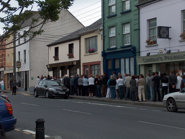 R1388 : Queuing at a funeral wake, Main Street, Ennistymon R1388 : Queuing at a funeral wake, Main Street, Ennistymon