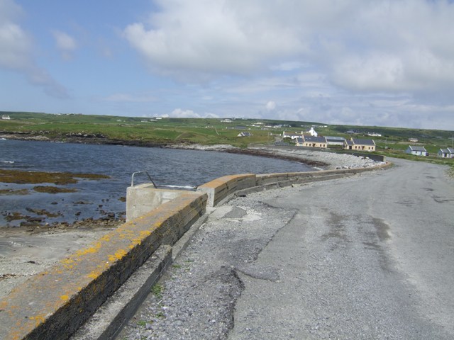 R0488 : Shoreline near Liscannor R0488 : Shoreline near Liscannor
