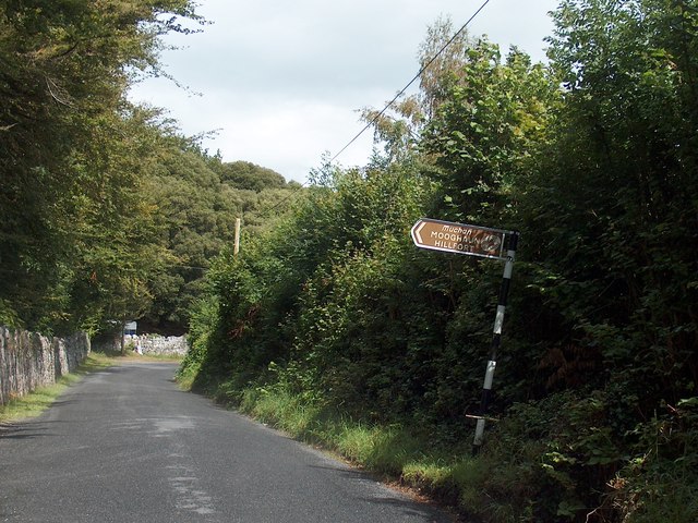 R4070 : Entrance to Mooghaun Hillfort visitors' car park R4070 : Entrance to Mooghaun Hillfort visitors' car park