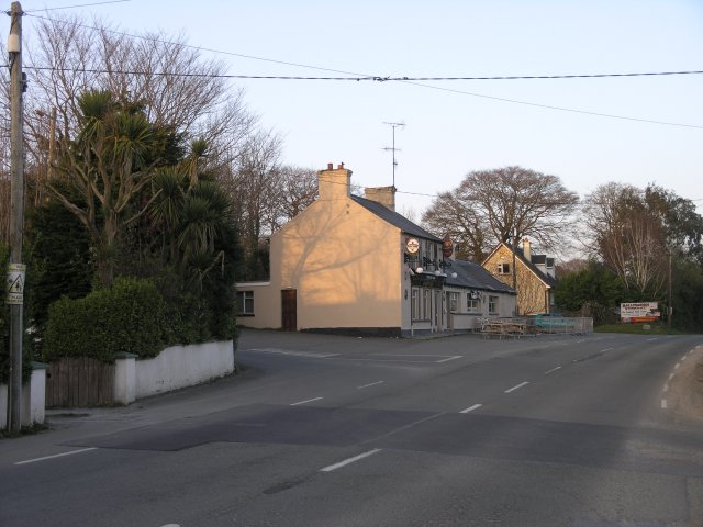 W6863 : Cross roads in Ballygarvan W6863 : Cross roads in Ballygarvan