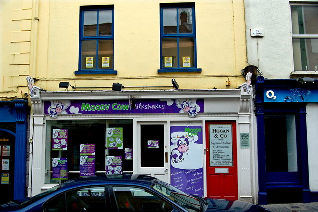 R3377 : Ennis - Abbey Street - Moody Cow & O2 R3377 : Ennis - Abbey Street - Moody Cow & O2