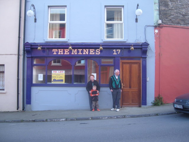 V9835 : Mines public house on Main St Ballydehob