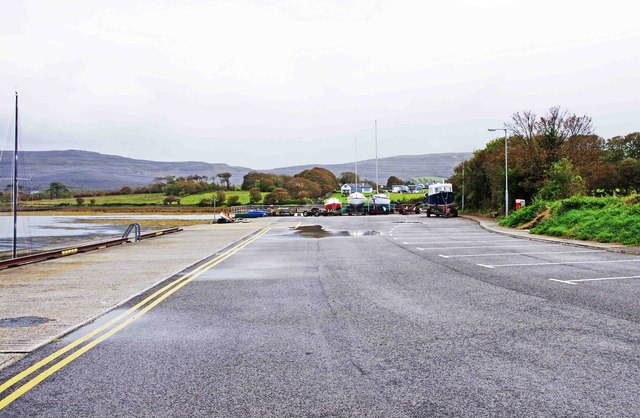 M2308 : End of the road near New Pier, Ballyvaughan, Co. Clare M2308 : End of the road near New Pier, Ballyvaughan, Co. Clare