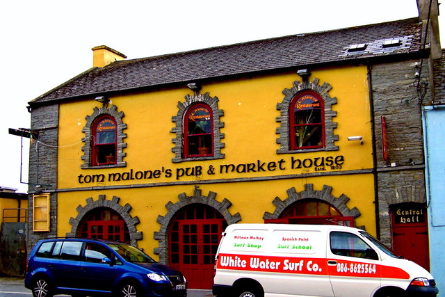 R0579 : Milltown Malbay - Main Street (N67) - Tom Malone's Pub & Market House