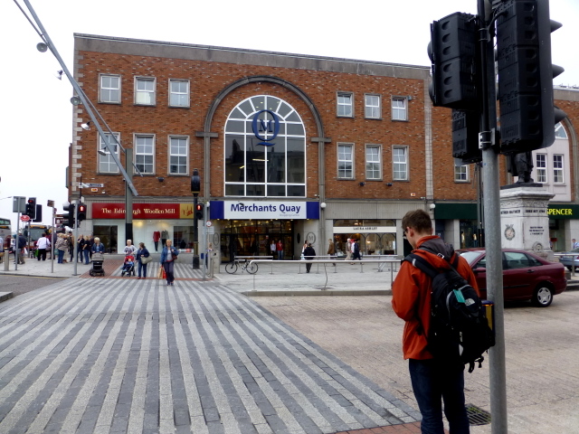 W6772 : The Edinburgh Woollen Mill / Merchan's Quay W6772 : The Edinburgh Woollen Mill / Merchan's Quay