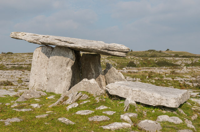 M2300 : Poulnabrone dolmen