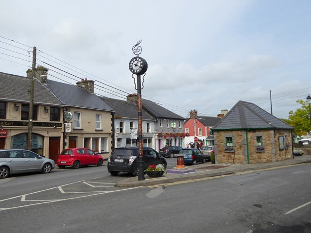 R6484 : Town square, Scarriff