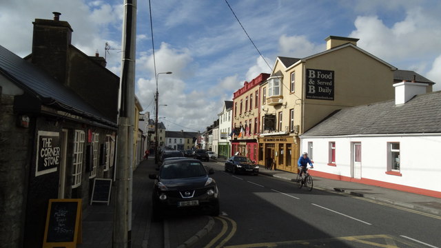 R0987 : Lehinch - View N along Main St