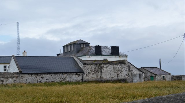 Q6847 : Buildings associated with Loop Head Lighthouse Q6847 : Buildings associated with Loop Head Lighthouse