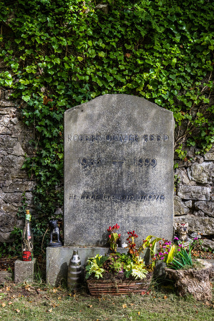 R5013 : The grave of actor Oliver Reed - Bruhenny graveyard, Churchtown, Co. Cork