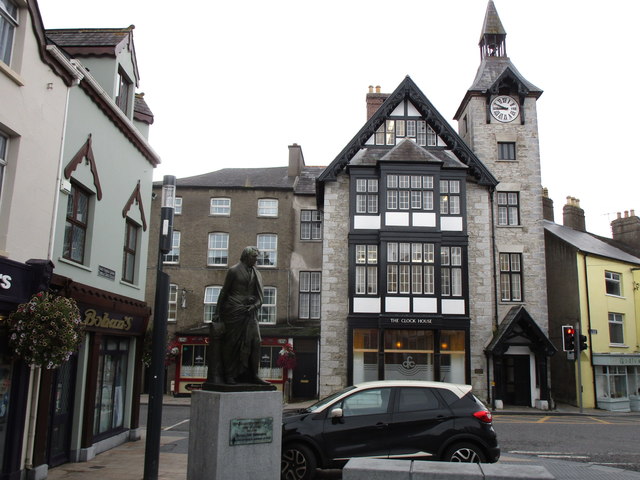W5698 : The Clock House and statue of Thomas Davis