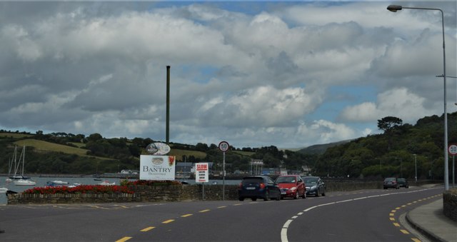 V9848 : Entering Bantry, N71 V9848 : Entering Bantry, N71