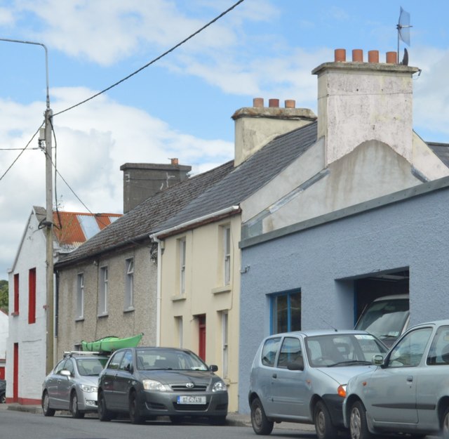 V9948 : Row of Houses, Glengarriff Rd