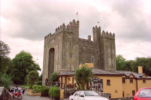 R4560 : Bunratty Castle and Durty Nelly's - May 1994