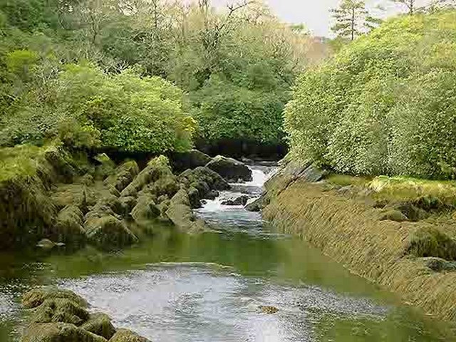 V9356 : Mouth of the Glengarriff River, Blue Pool, Glengarriff