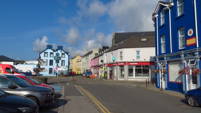 V6746 : Centre of Castletown Bearhaven V6746 : Centre of Castletown Bearhaven