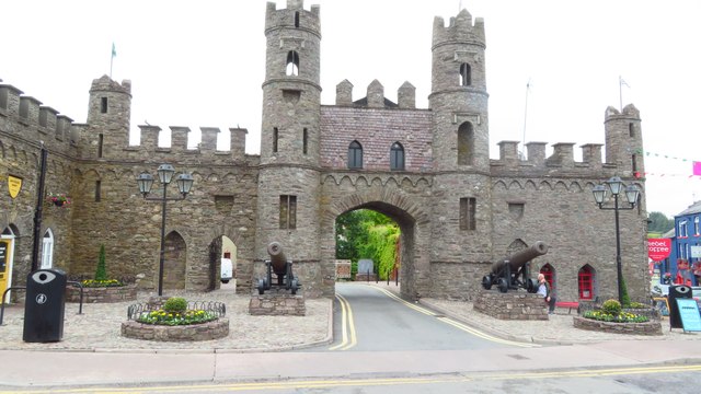 W3372 : Macroom Castle Arch, Co Cork