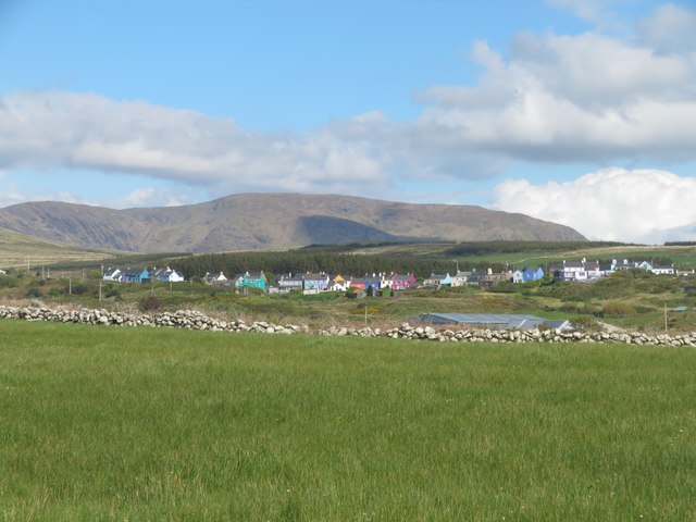 V6450 : A line of colourful buildings