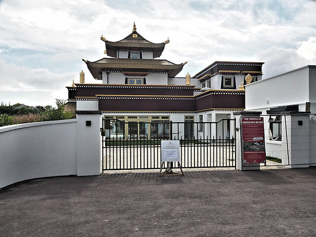 V6242 : Temple and Gate V6242 : Temple and Gate