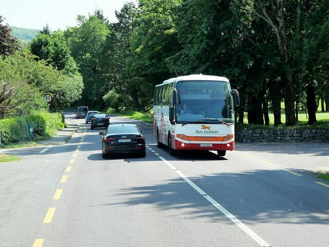 W0050 : Bus Éireann Coach on Glengariff Road